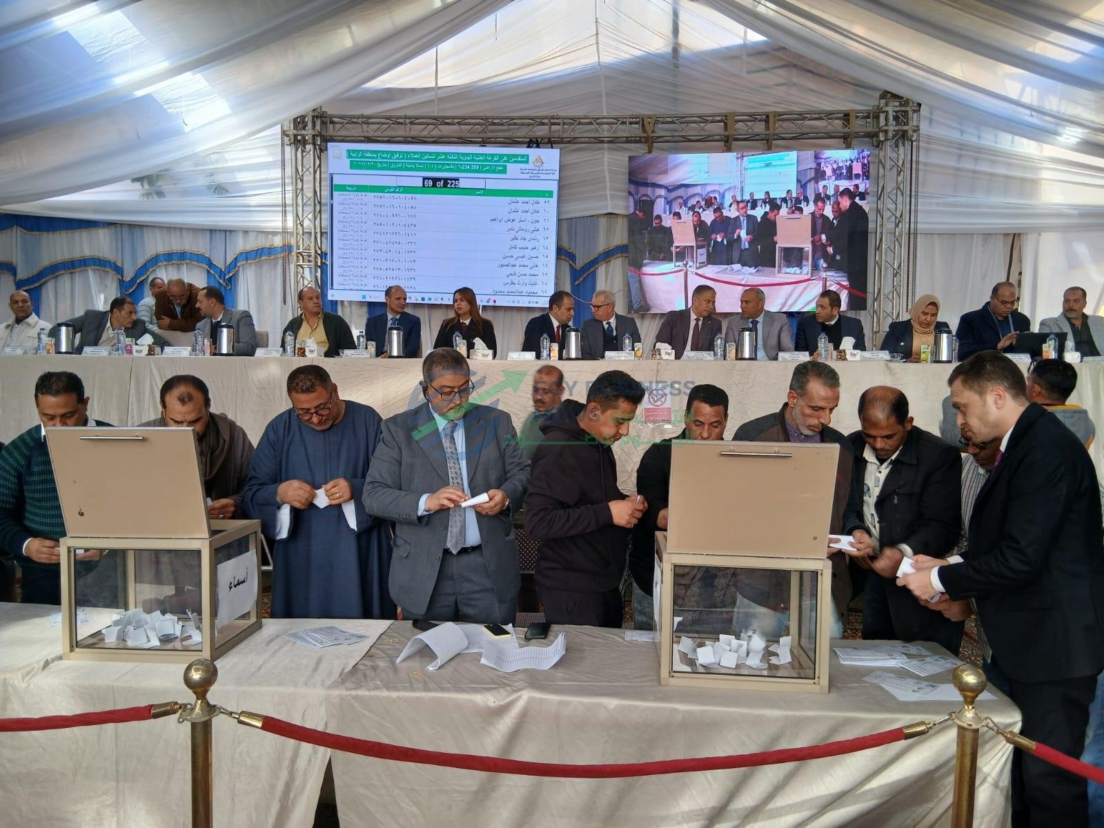 تنفيذ القرعة العلنية الثالثة عشرة لتخصيص لـ344 قطعة أراضي «الرابية»بالشروق - إيجي بيزنس 6 383df6 - إيجي بيزنس